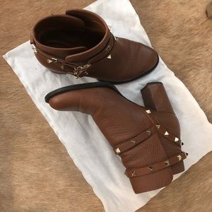 SOLD ‼️ Valentino booties